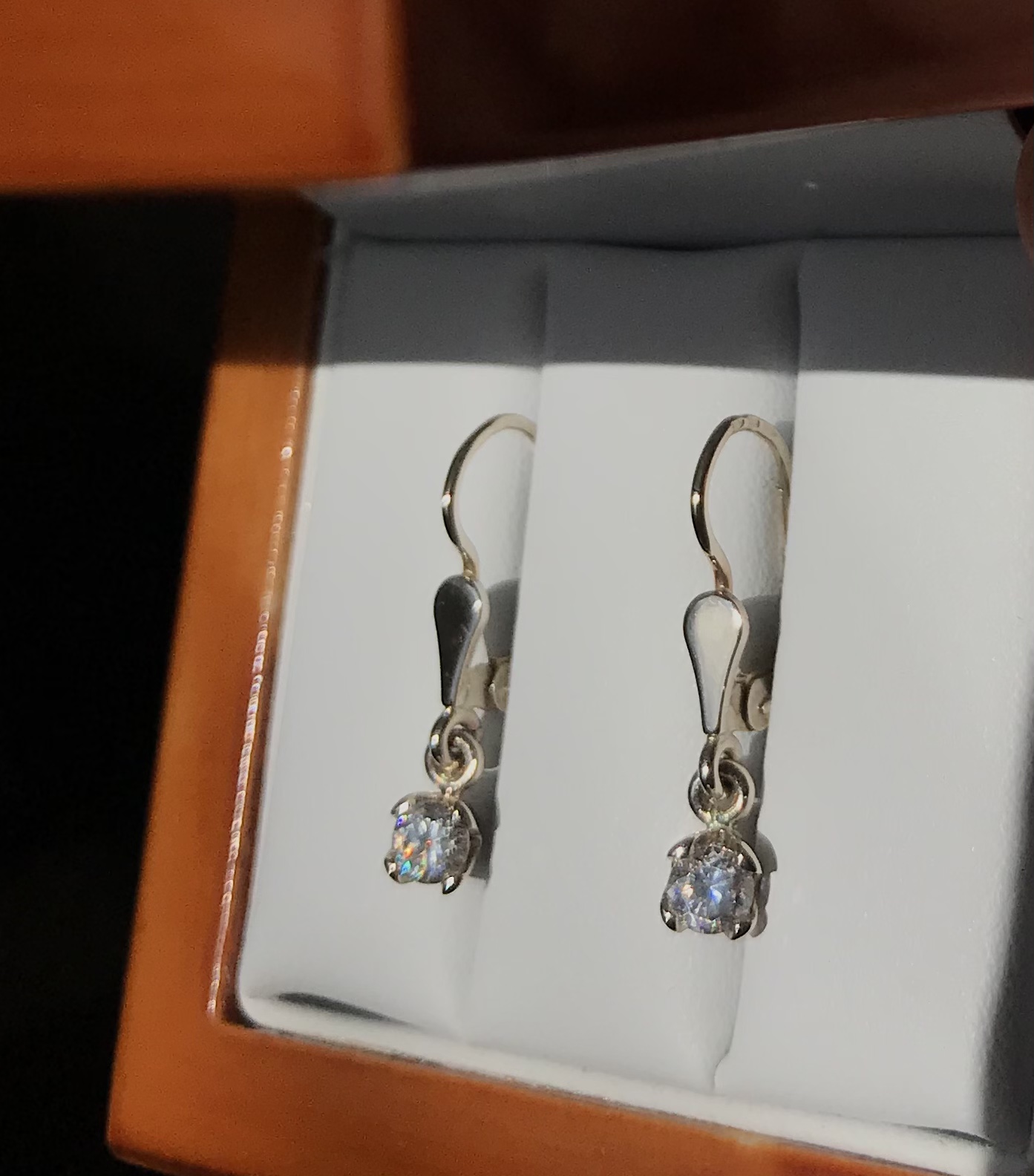 Naušnice s diamantem.Briliantová technika.Natural diamond.