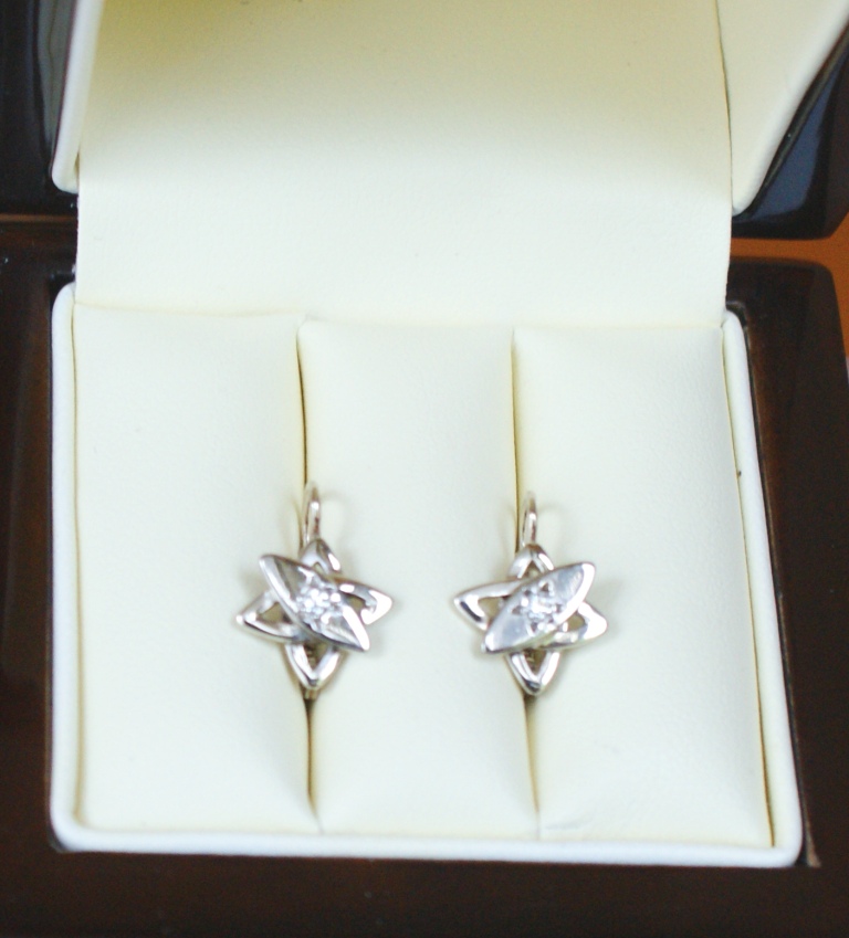 Zlaté naušnice s diamantem,bílé zlato 14 k.Venušiny hvězdy.